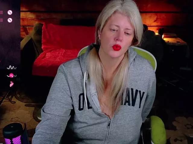 Alicescuriosity from BongaCams