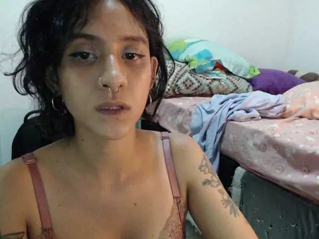 AlinaWoolf from BongaCams