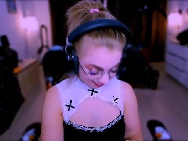 Discover BabyNicole, she wants to masturbate for you BabyNicole from BongaCams