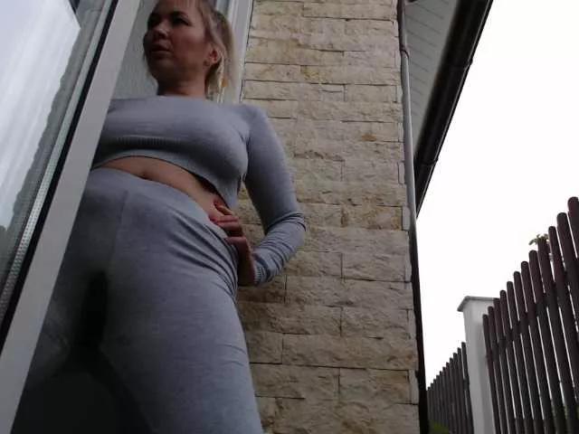 BLONDEGODDESS on BongaCams