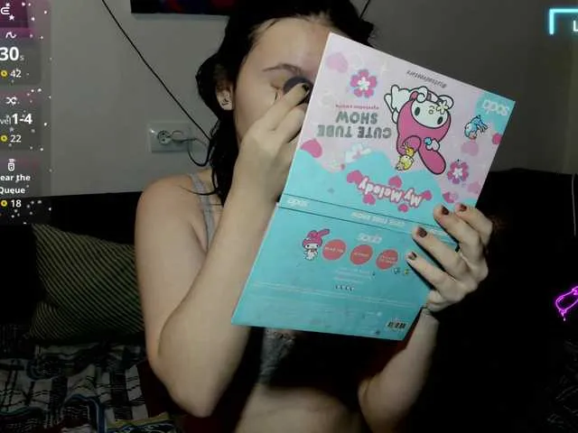 Christina-5 — Hey, kitties! My favorite pattern is 21! I'm collecting enough for a 35 kg bag of puppy food  :text22 @total -- countdown: @sofar collected, @remain left over for a new bag of puppy food