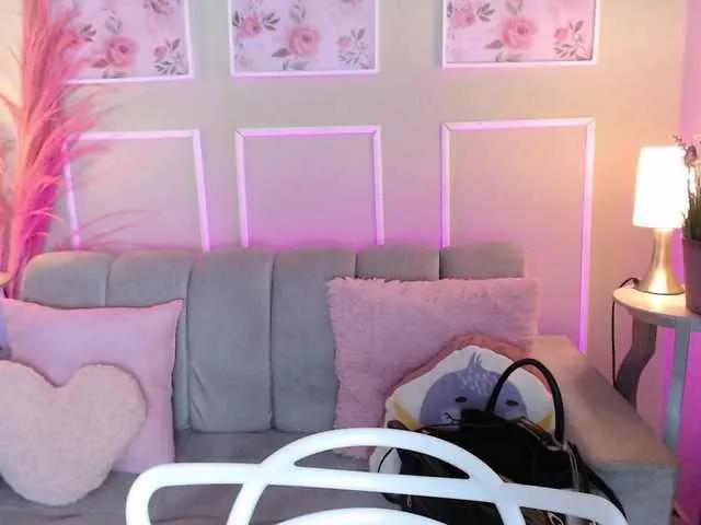 CurlyDani from BongaCams