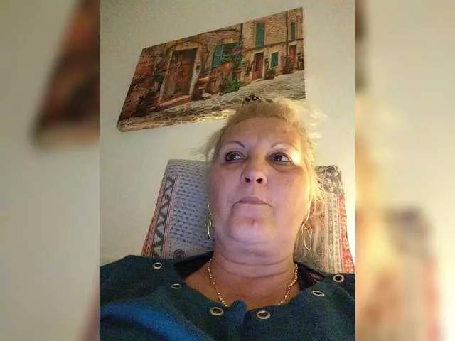 Join cute performer DivineBlond DivineBlond from BongaCams