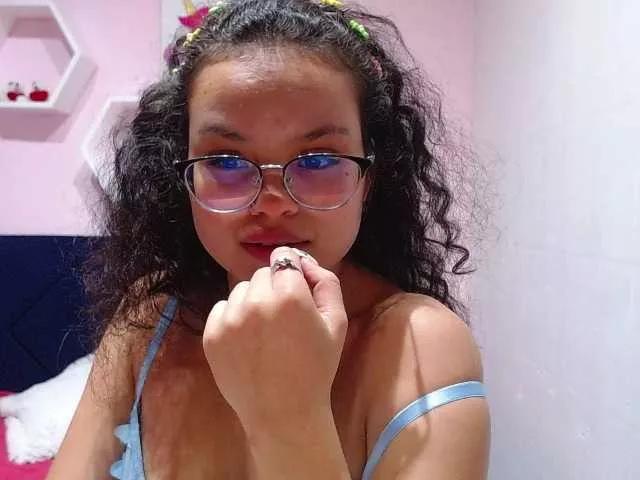 EmilyHeart on BongaCams