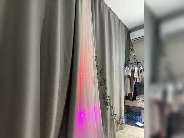 EmmaCrystall on BongaCams