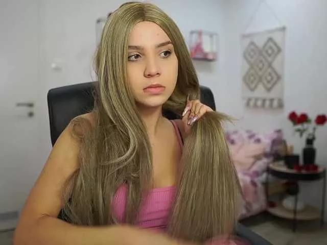 Explore EvelynCage, she wants to masturbate for you EvelynCage from BongaCams