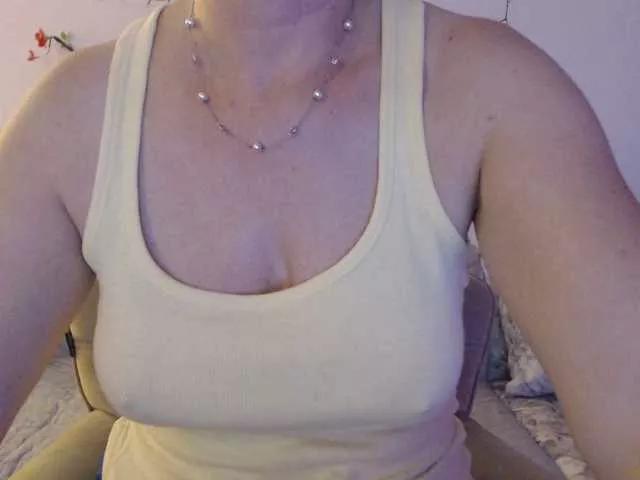 goodSnowQueen from BongaCams