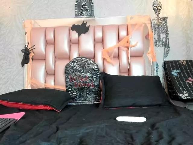 Admire 21 years old KOURTNEY- from BongaCams KOURTNEY- from BongaCams