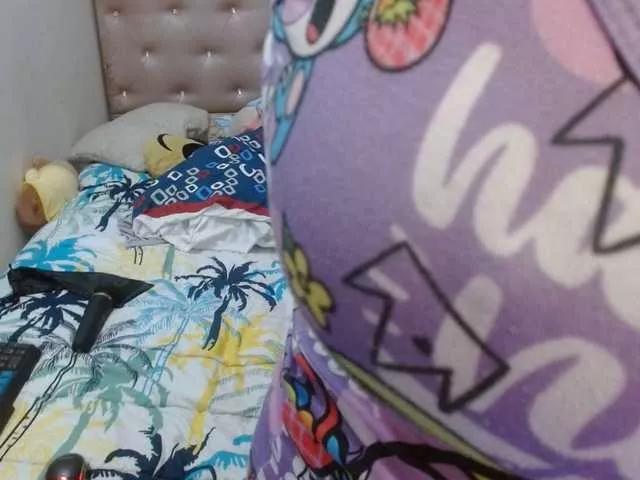 LatinnSquiirt on BongaCams 