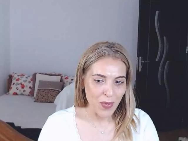 layla2022 on BongaCams 