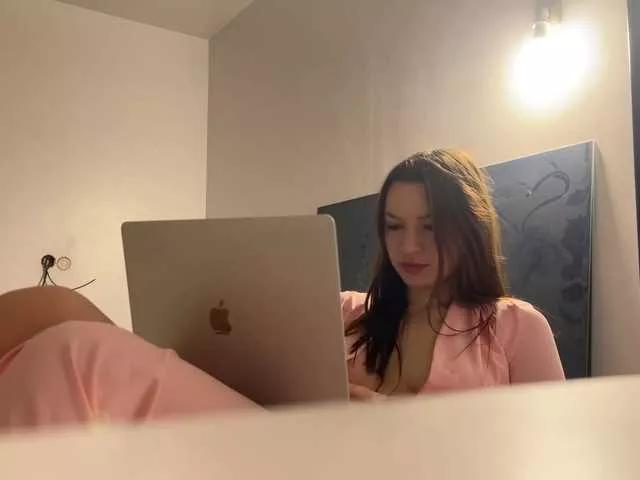 LeontineCuffie from BongaCams