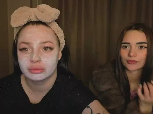 Offline LisaAndDenis on BongaCams