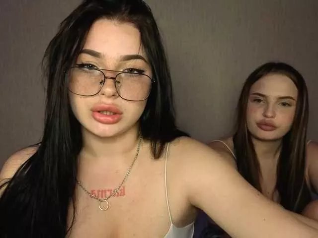 Offline LisaAndDenis on BongaCams