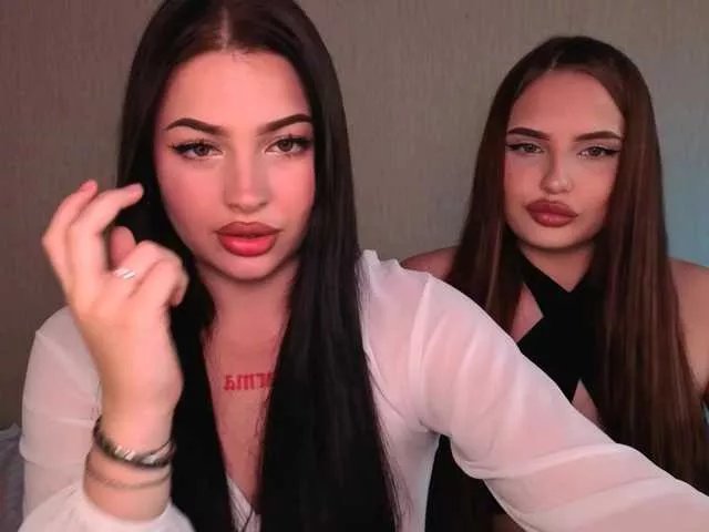 Offline LisaAndDenis on BongaCams