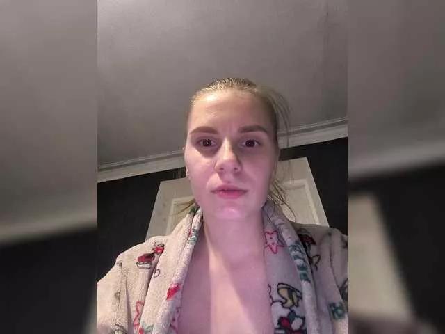 me-la-nia19 from BongaCams
