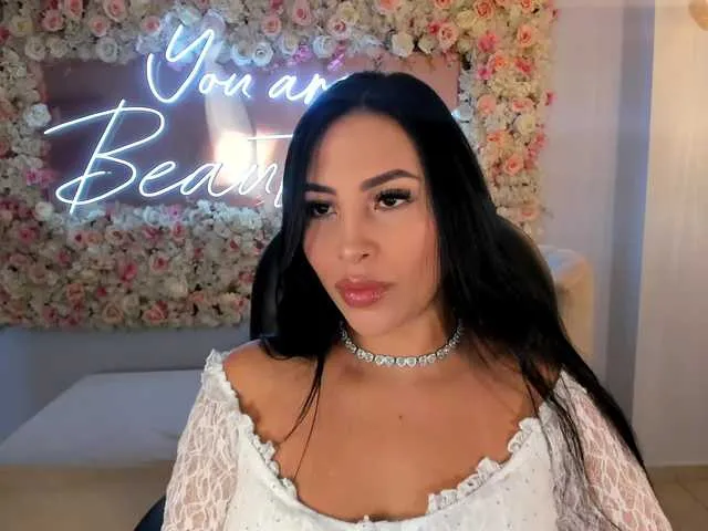 MiaRoberts1 —  ! Undress me and explore every part of my sexy body !    Goal: Cum show & domi play   IG: mia. roberts0xx @remain tks left 