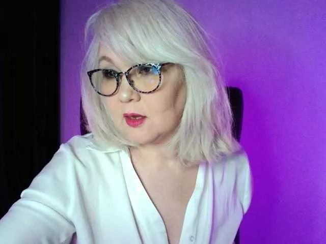 MilfNellya on BongaCams