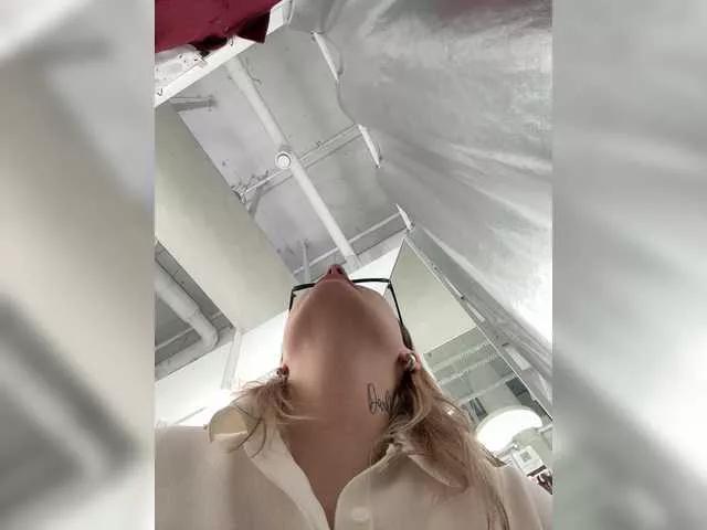 Check out cute escort Miss-Fetish Miss-Fetish from BongaCams