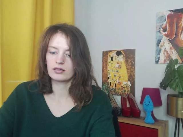 NadineGold from BongaCams