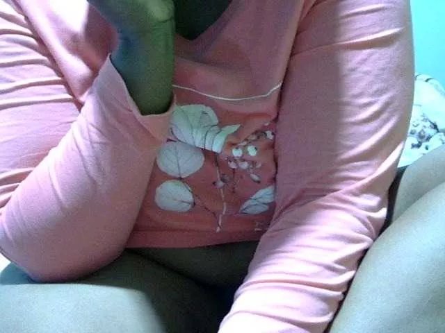 Petitetessy3 from BongaCams