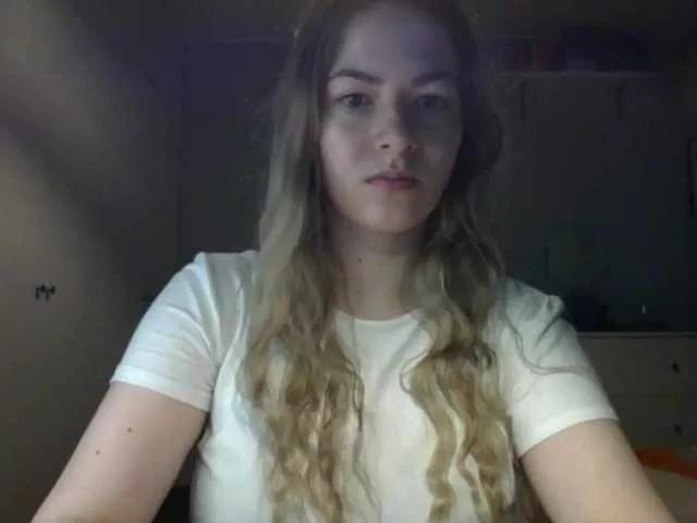 RosieJune from BongaCams