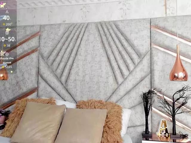 Explore amazing stripper RousseWalker RousseWalker from BongaCams