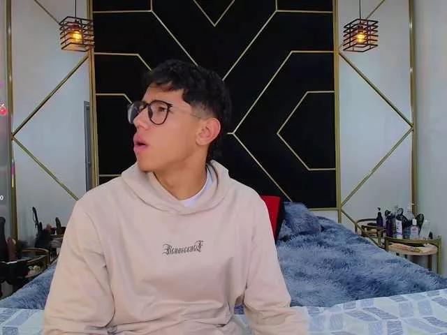 Admire amazing model RyanPricee RyanPricee from BongaCams