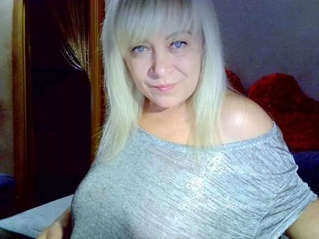 Slutty Savan35na wants you to fuck her body now Savan35na from BongaCams