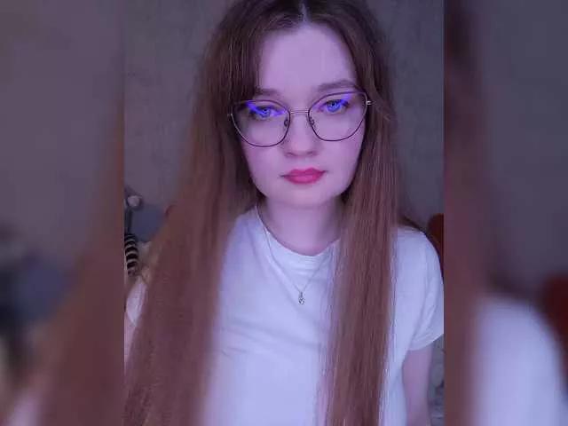 Admire SweetKarinaa, she wants to masturbate for you SweetKarinaa from BongaCams