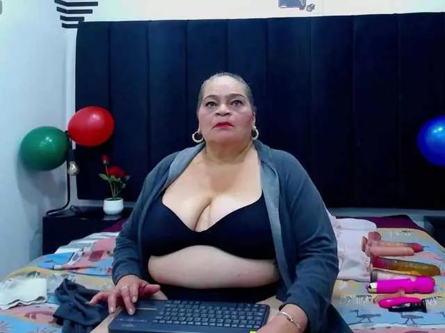 VickyBoobss from BongaCams