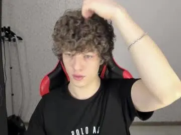 alex_mactavish — take off T-shirt [185 tokens left] #lovense #bigcock #cum #young #muscle