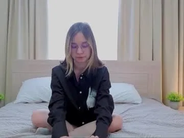 aloreanna — GOAL: smile sweetly and wave [0 tokens remaining] I'm new, this is my first day here :)   I want to find friends, let's be friends?  #18 #new #shy #cute #ass #young #feet