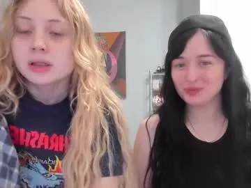 ashley_qtiee — GOAL: naked doggy [136 tokens remaining] hello chill #feet #blonde #findom #hairy #new