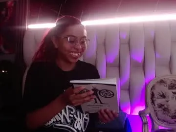 ava_jones_1 — GOAL: flash tits [13 tokens remaining] Welcome to my room! #hairy #lovense #bigtits #balloons