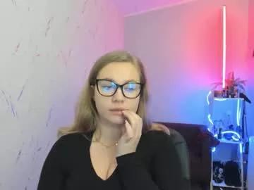 Amazing Holly_bb95 wants you to fuck her body now holly_bb95 from Chaturbate
