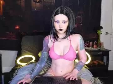 ivey_strigoi from Chaturbate