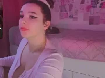 iwi_wi_wi from Chaturbate