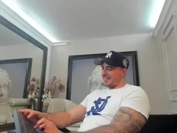 jakestone_1 — GOAL: full naked and dick play  [555 tokens remaining]  ! makeitrain only 33 tkns !  #muscle #flexing #biceps #tattoo #muscleworship