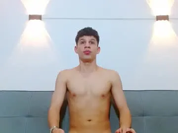 john_ssnow29 — cum show #cum #bigcock #uncut #lovense #latino [699 tokens remaining]