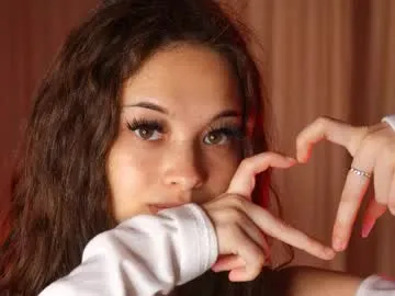 kusssecka — show my new outfit #new #shy #18 #bigboobs #natural [200 tokens remaining]