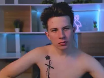 leo_valor — 'CrazyTicket': Hidden Cam show in progress. hot bodies waiting for you. Tip 120 tokens to see the show.  Type /cmds to see all commands.