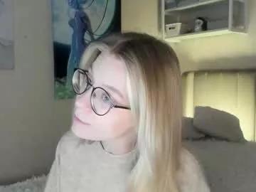 Explore Lunar_sofia, she wants to masturbate for you lunar_sofia from Chaturbate