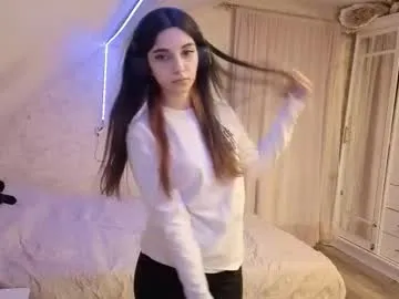 maureenbuff — GOAL:Kiss the camera  /  My name is Vanesa, new experience to me, hope it turns out well. #18 #young #teen #new #shy [0 tokens remaining]