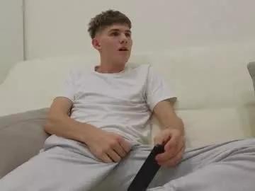 reeves_bae from Chaturbate