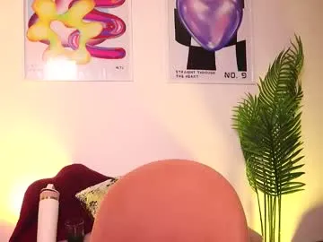 ronieeplay — #bigass #naturalbody #latina #longhair #petite