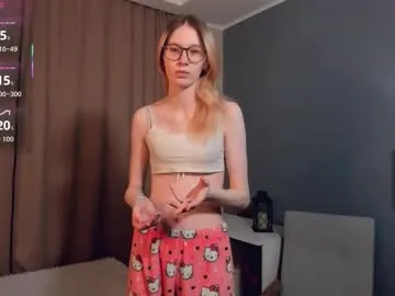 sunnivagaillard — GOAL: air kiss<3 [20 tokens remaining] Leila is here! Make this day better with me<3 #smalltits #new #young #18 #skinny