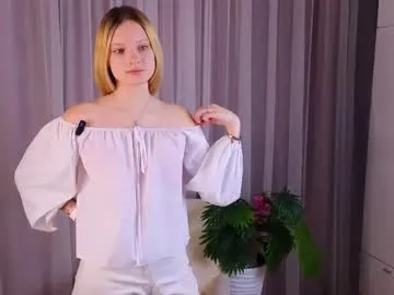 tonishamoye — High five! #18 #shy #blonde #new #cute [0 tokens remaining]