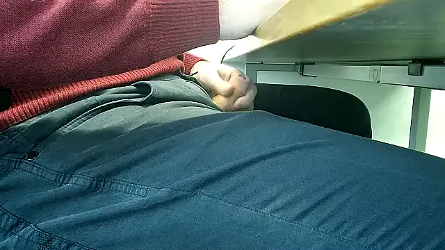 69bezfleku — Make me cum right in busy office;-)