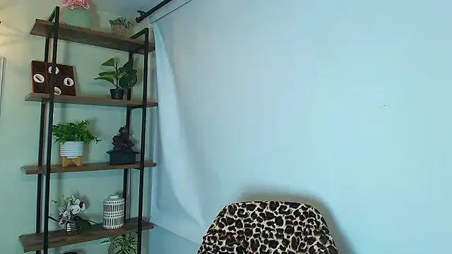 StripChat _Victoria_Collins is Freechat _Victoria_Collins — I DOMINATE YOU WITH MY HEELS