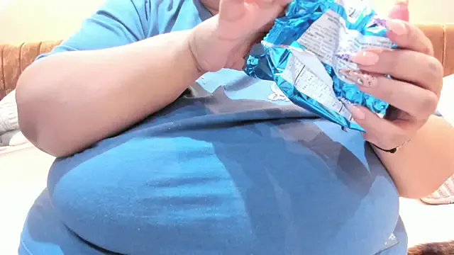 Alisson_am — ties her tits and bounces